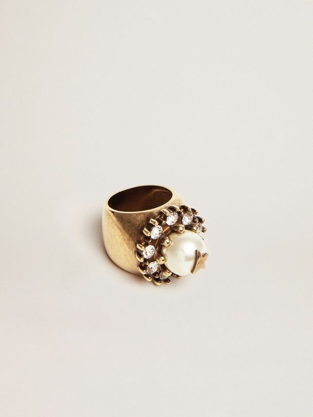 Anillo Heritage de la colección Jewelmates en color oro antiguo con perla y cristales aplicados
