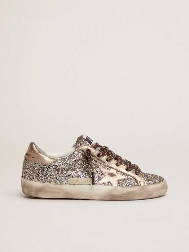 Sneaker Super-Star in glitter color platino con stella e talloncino in pelle laminata ton sur ton