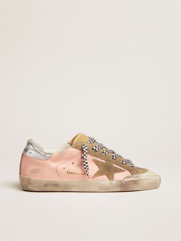 Golden Goose - Super-Star sneakers in baby-pink leather with silver laminated leather heel tab in 