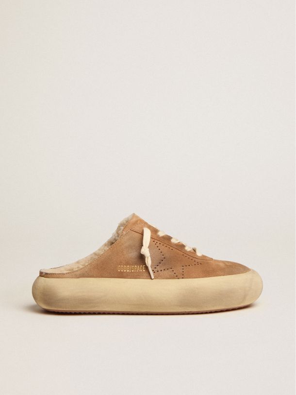 Golden Goose - Scarpe Space-Star Sabot in suede color tabacco e fodera in shearling in 