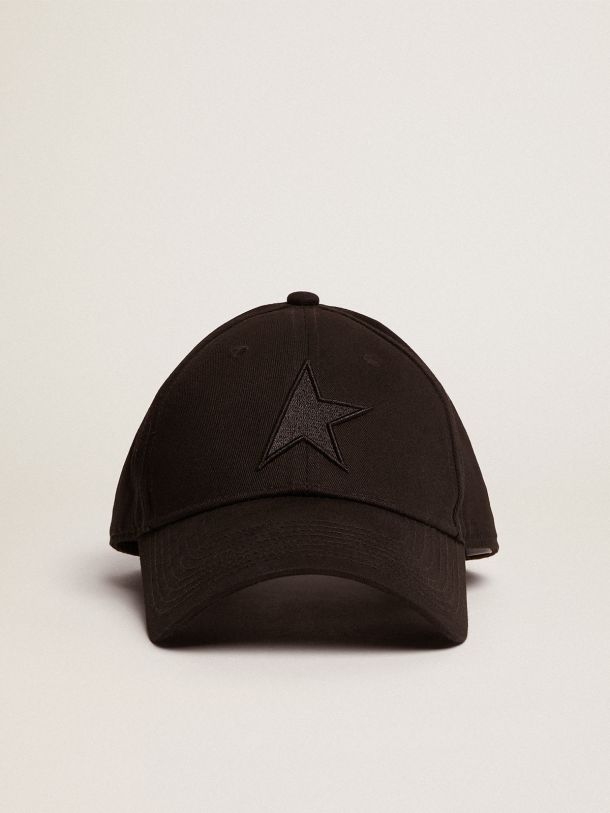 Gorra de béisbol en color negro con estrella