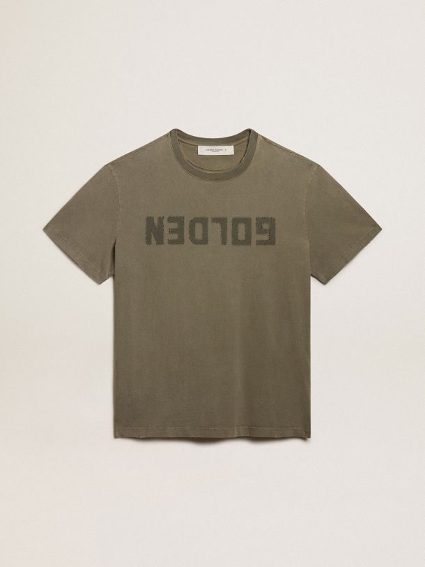 Olivgrünes T-Shirt aus der Golden Collection in Distressed-Optik mit „Golden“-Aufschrift auf der Vorderseite