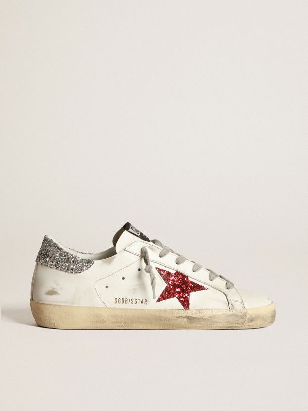 Golden Goose - Sneakers Super-Star blanches en cuir avec étoile rouge à paillettes in 