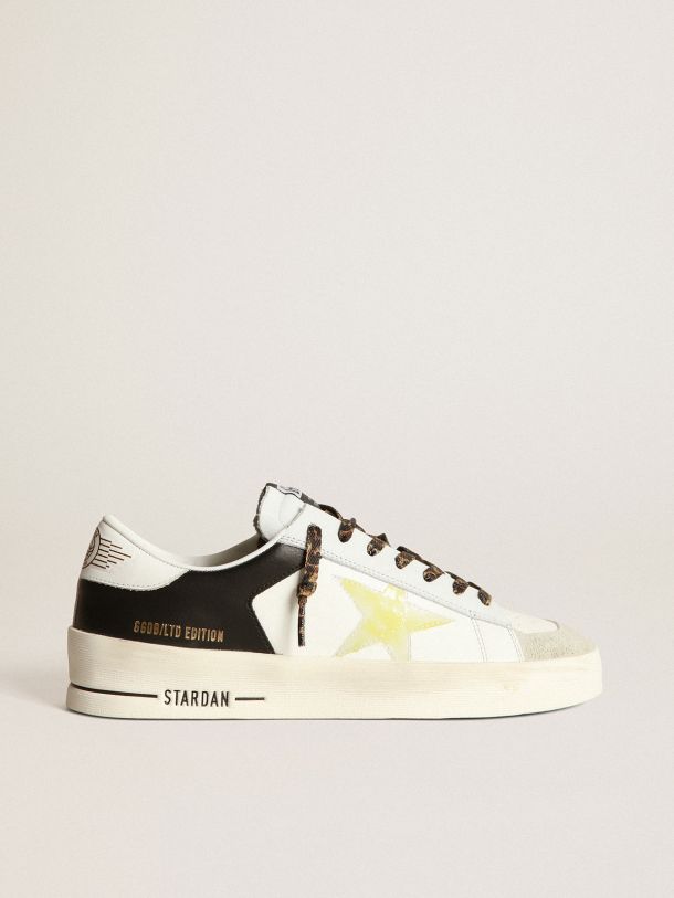 Golden Goose - Sneakers Stardan LTD en cuir blanc et noir avec étoile en PVC transparent effet jauni in 