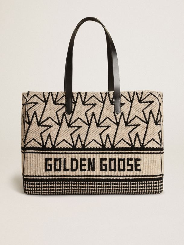 Bolso California Bag East-West en lana jacquard color blanco leche con monogramas y mensaje Golden Goose de color negro en contraste