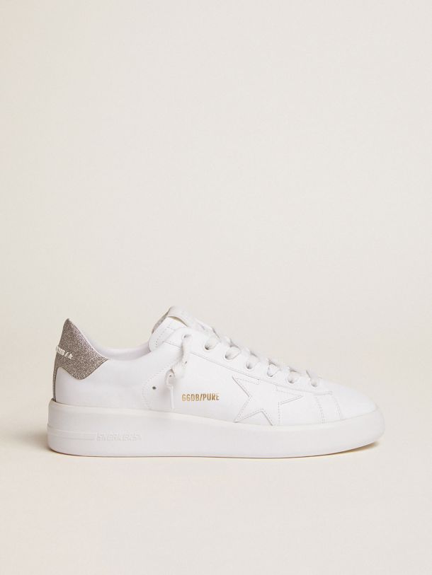 Golden Goose - Sneaker Purestar in pelle bianca con stella ton sur ton e talloncino in micro glitter argento in 