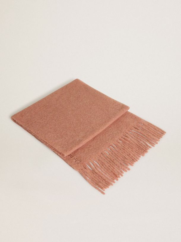 Powder-pink wool scarf with fringing and tone-on-tone ‘Golden’ lettering