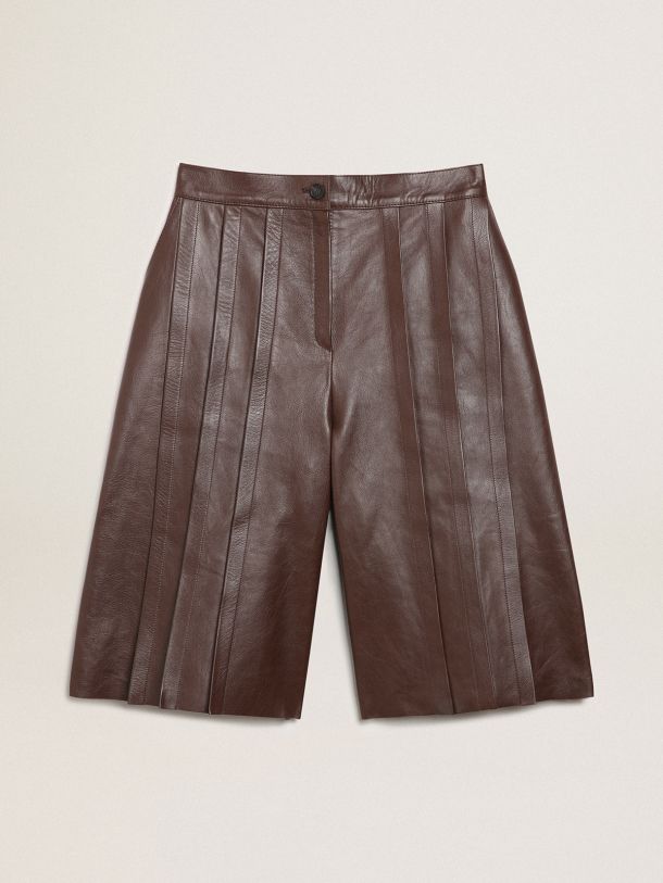Golden Goose - Chicory-coffee-colored leather Journey Collection Bermuda shorts with pleats on the front in 