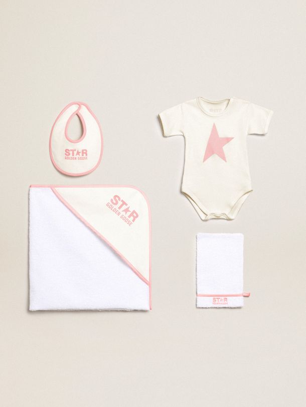 Badezimmer-Geschenkset in Weiß mit rosa Zierleiste und Logo