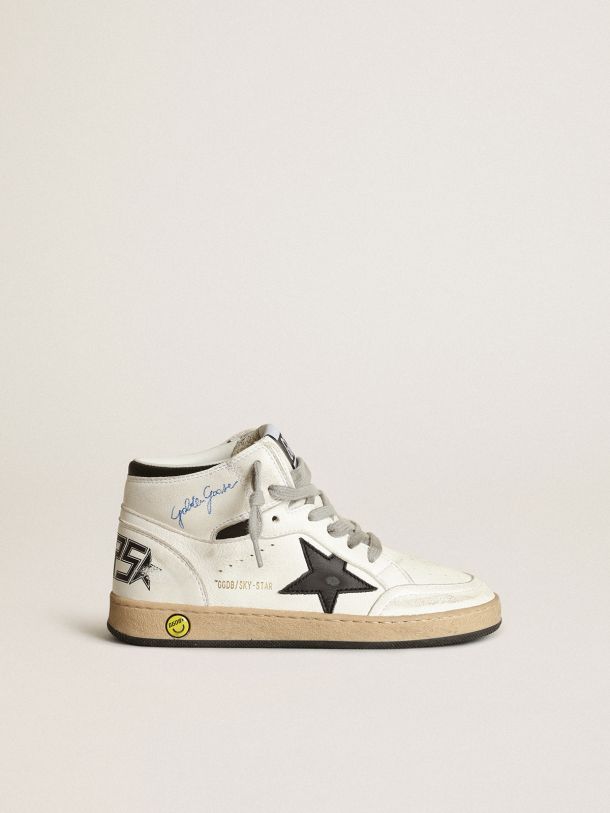Zapatillas deportivas Sky-Star Young de napa blanca con estrella y refuerzo del talón de piel negra