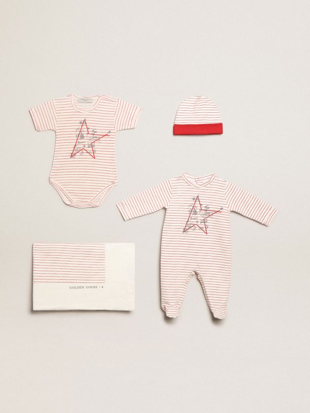 饰有红色星星图案和条纹的米色棉质婴儿礼品套装