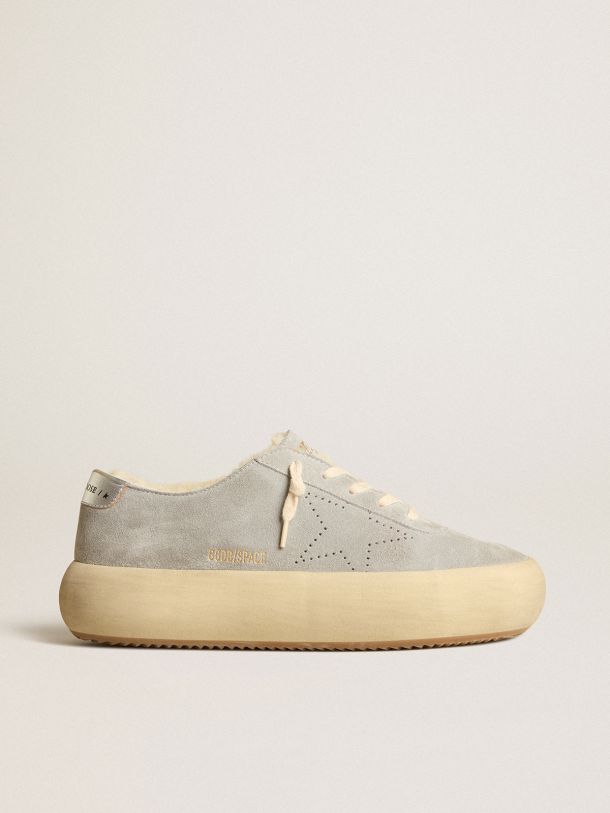 Women’s Space-Star shoes in ice-gray suede with shearling lining