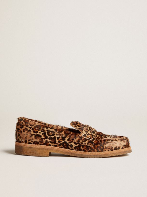 Mocassim Feminino de couro cavalinho com estampa de leopardo