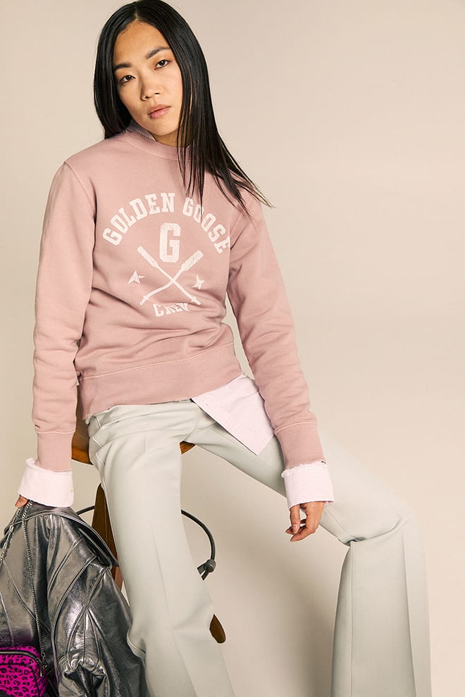 Powder pink women's sweatshirt with writing on the front | Golden Goose