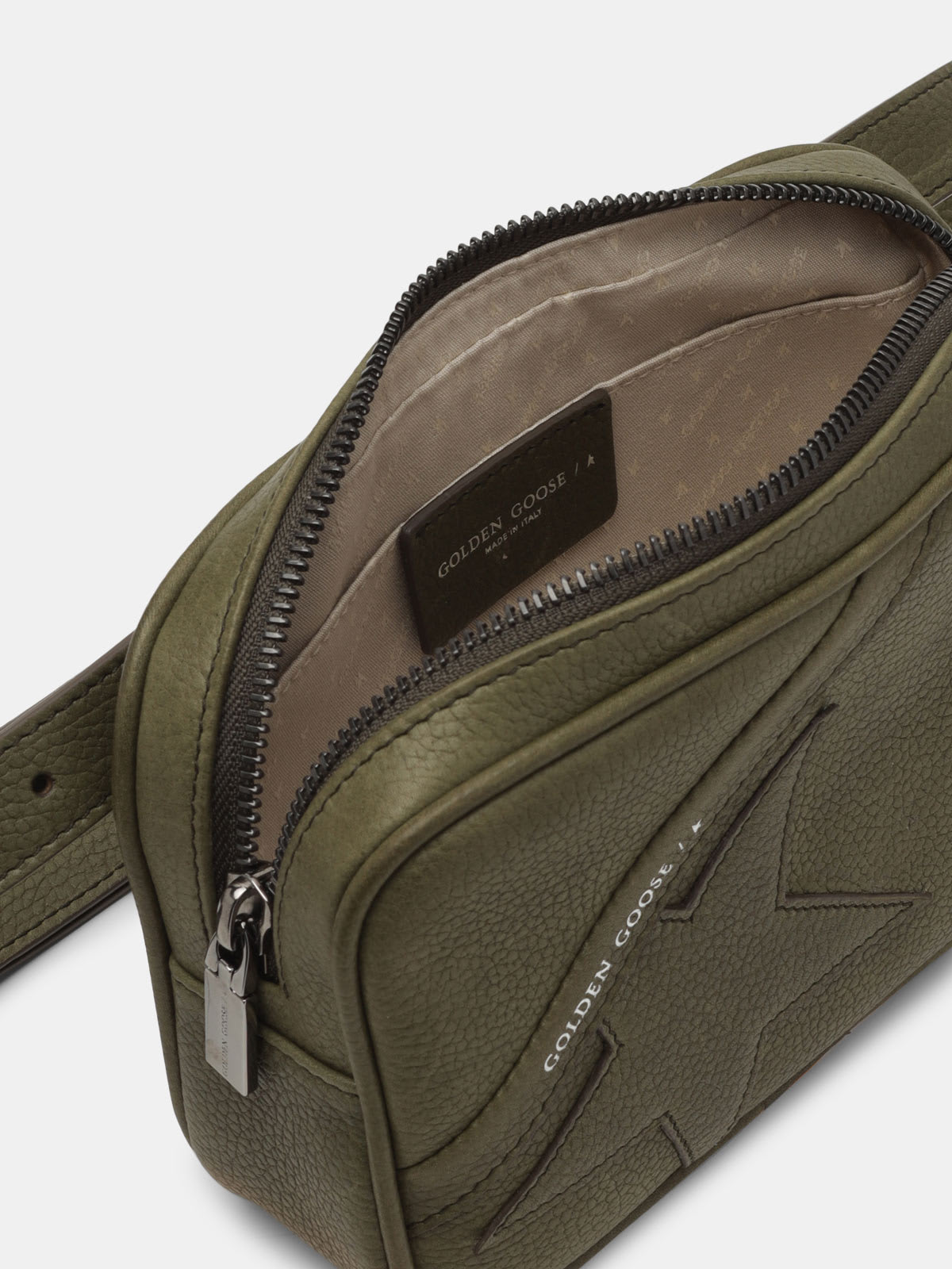 Golden Goose - Bolso Star Belt Bag verde militar de piel martillada in 
