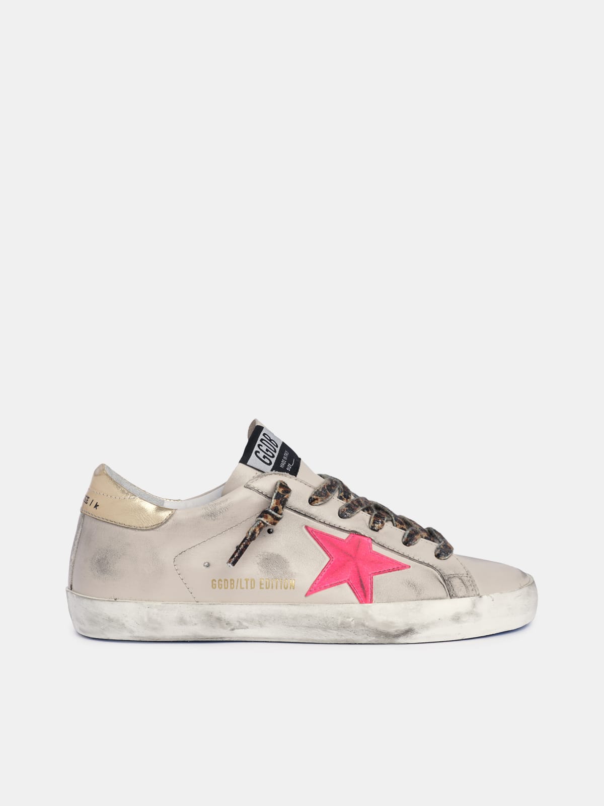 Golden Goose - Super-Star sneakers in beige leather with fuchsia star and gold heel tab in 