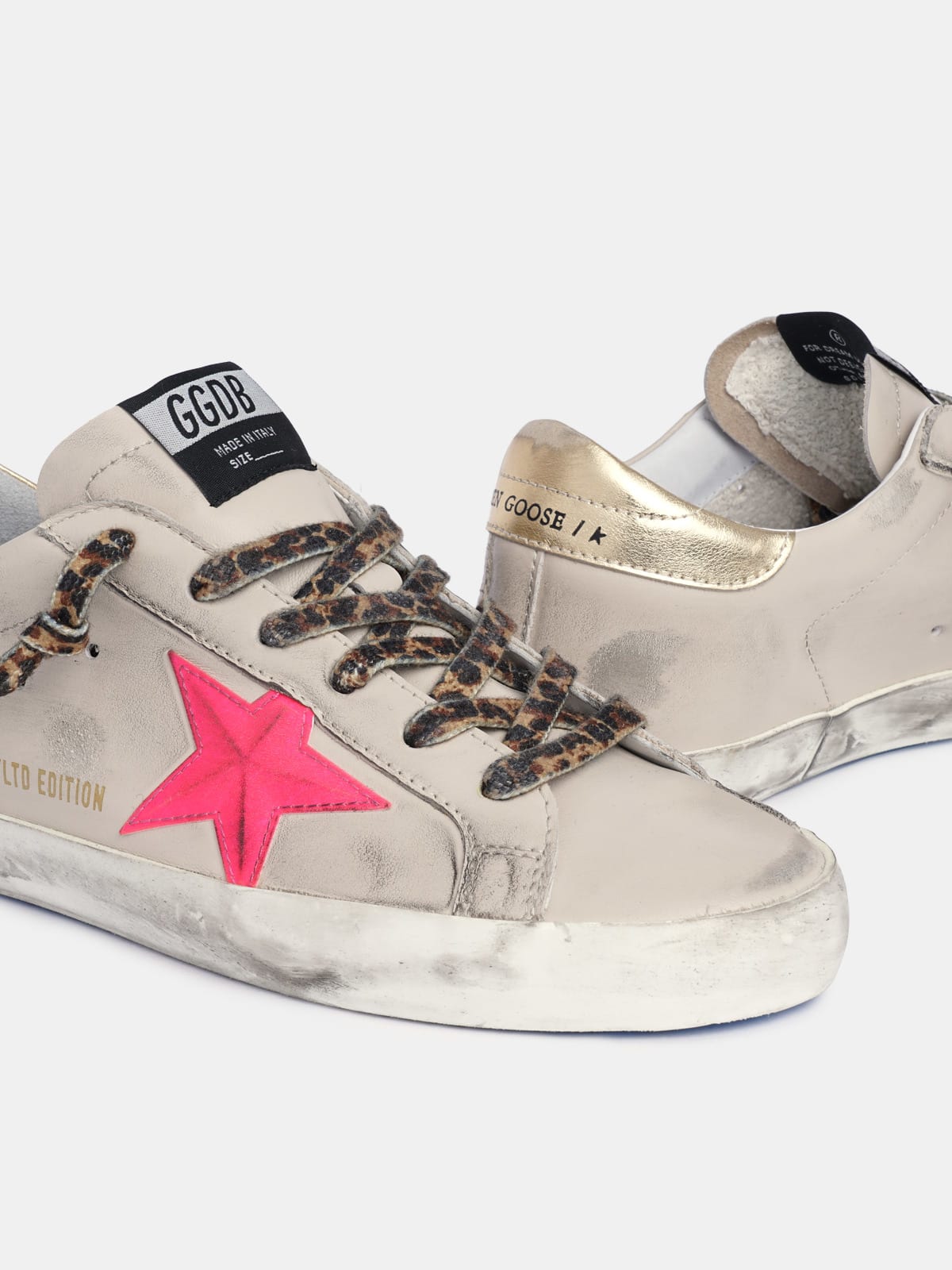 Golden Goose - Super-Star sneakers in beige leather with fuchsia star and gold heel tab in 