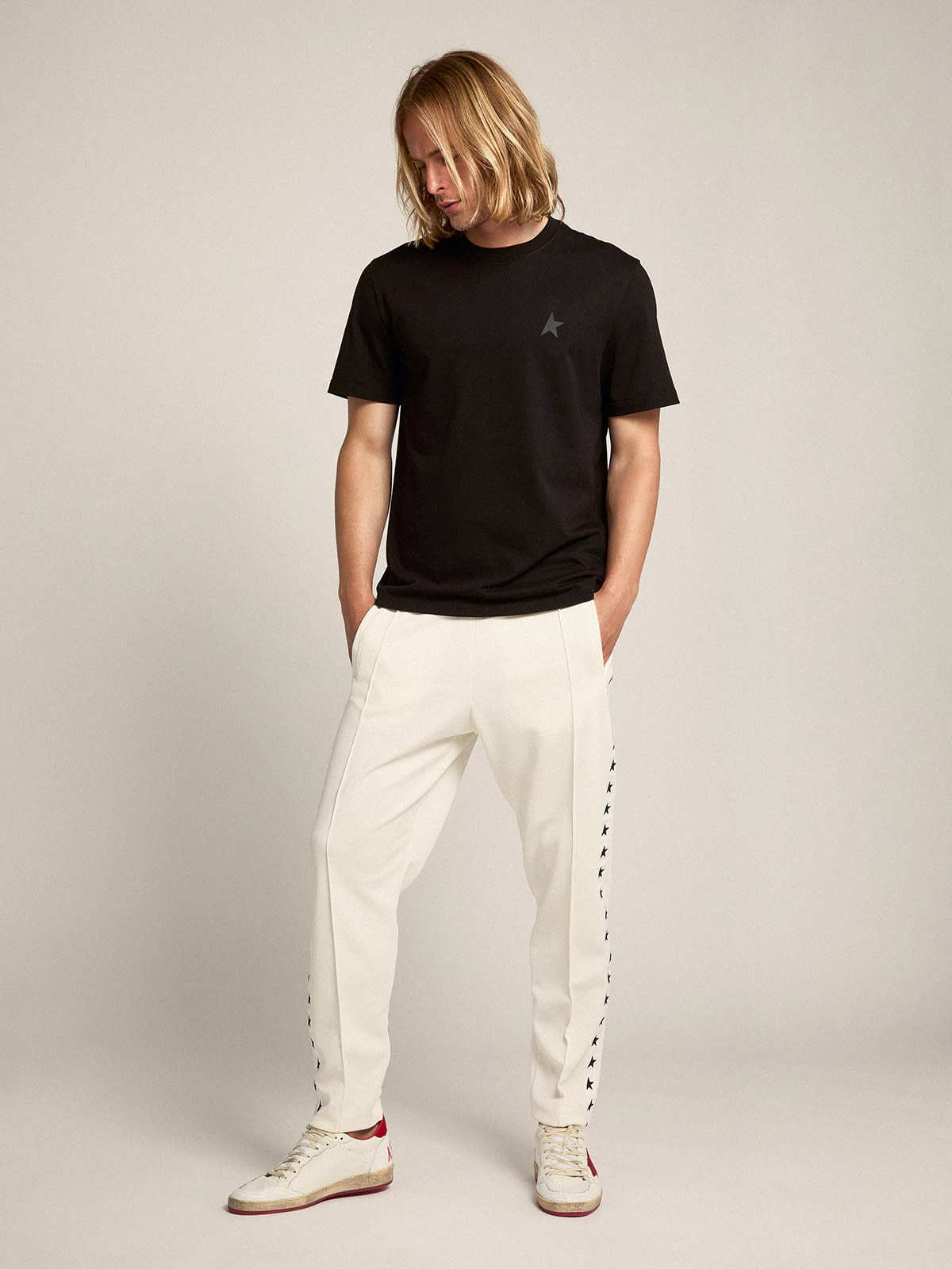 Golden Goose - Pantalon de jogging blanc avec étoiles noires sur les côtés in 