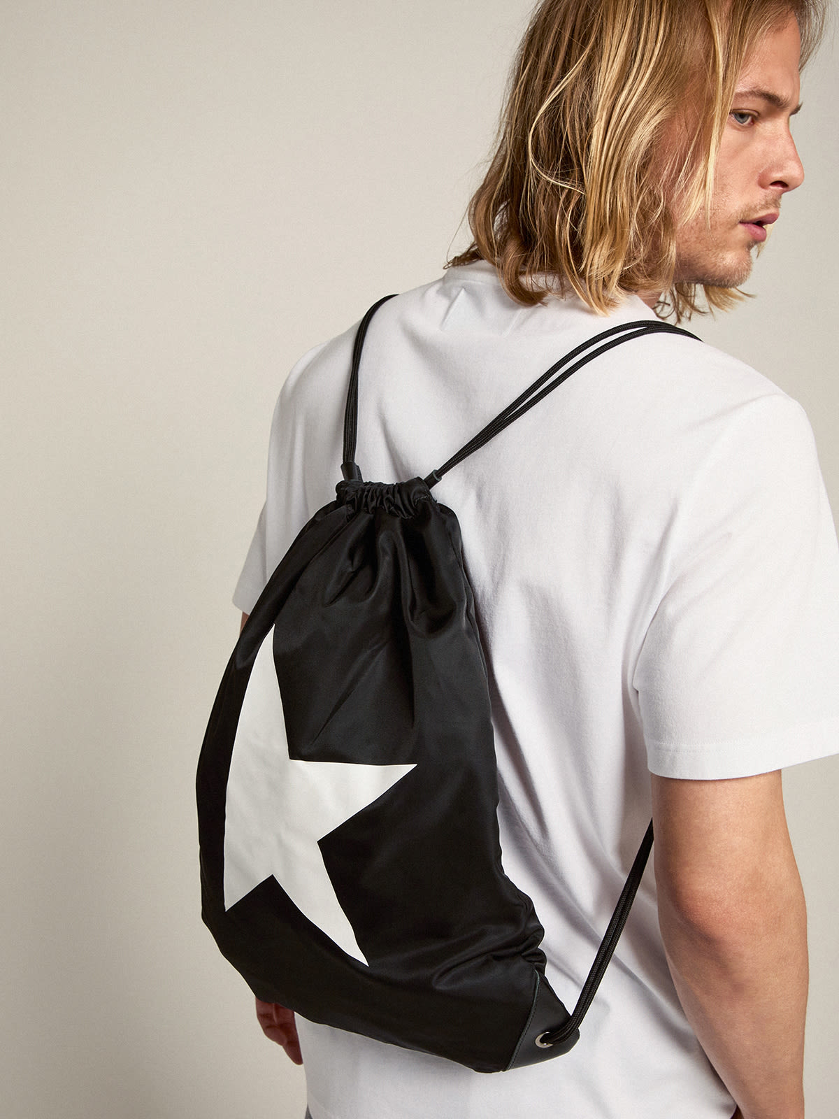 Golden Goose - Rucksack aus der Star Collection aus schwarzem Nylon mit Kordelverschluss in 