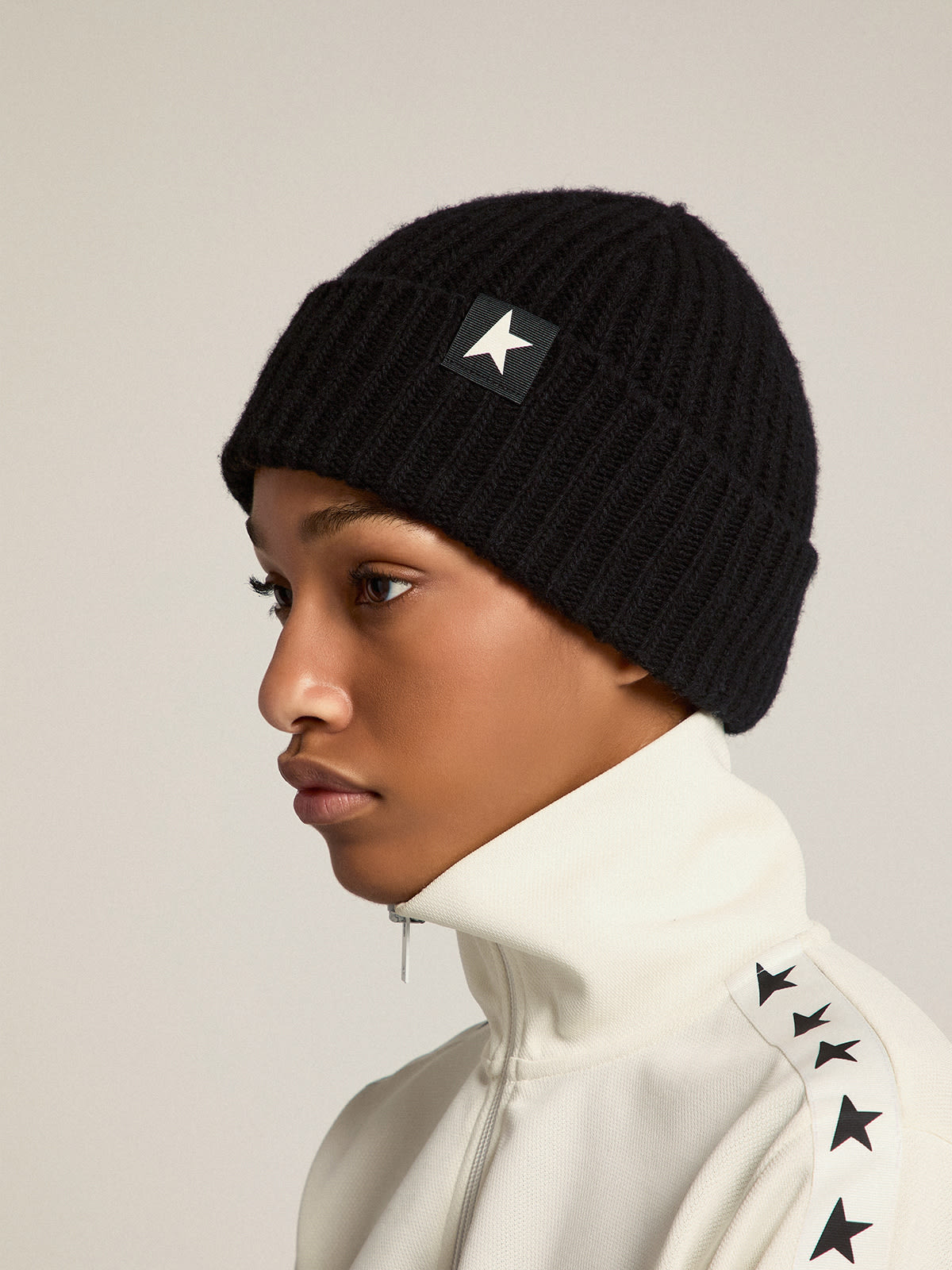 Black wool beanie with white star | Golden Goose