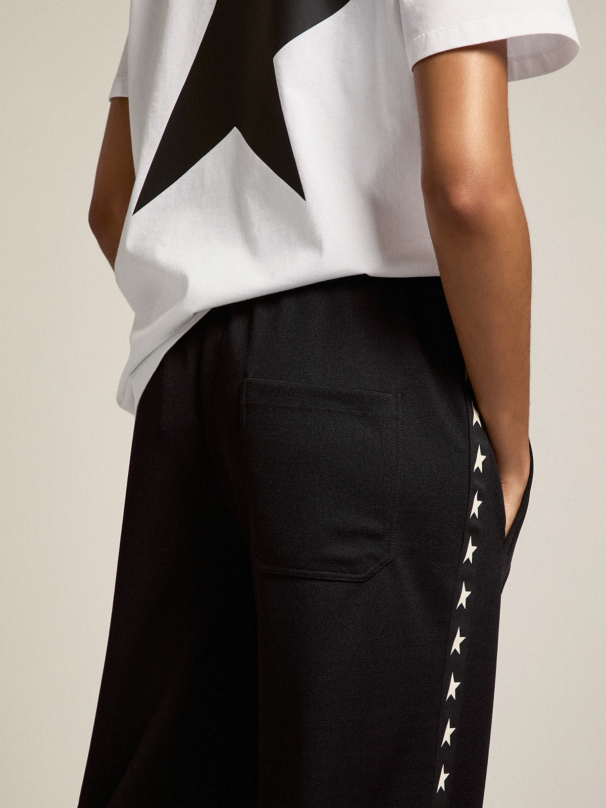 Golden Goose - Pantalon de jogging noir avec étoiles blanches sur les côtés in 