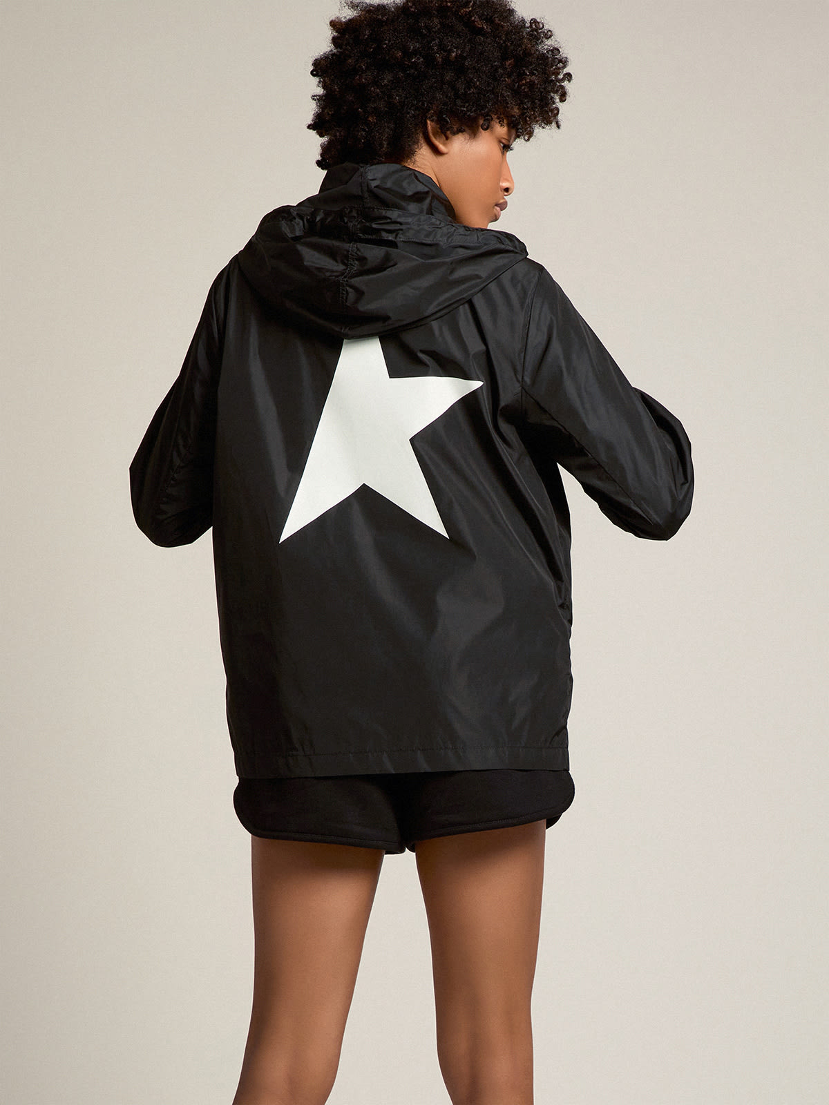 Golden Goose - Anorak de mujer con logotipo y estrella de color blanco en contraste in 