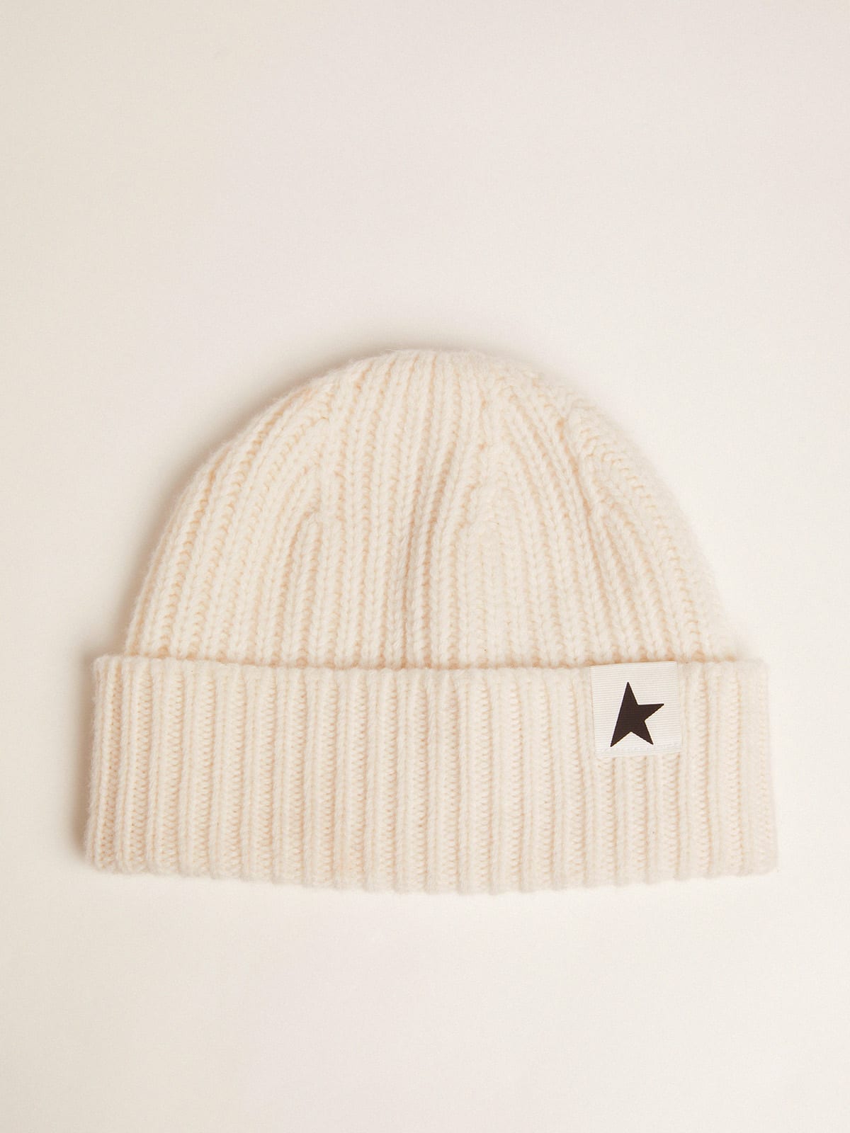 Golden Goose - White wool beanie with contrasting black star in 