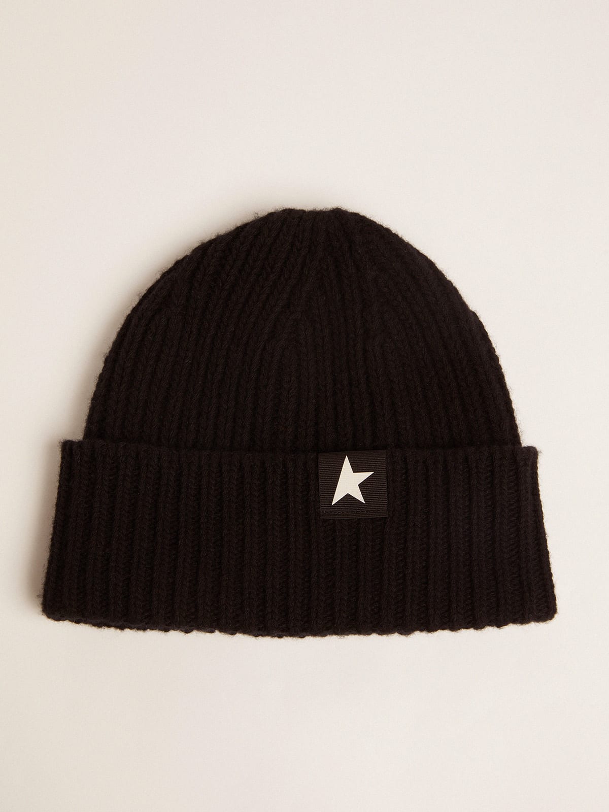 Golden Goose - Gorro de lana negro con estrella blanca in 