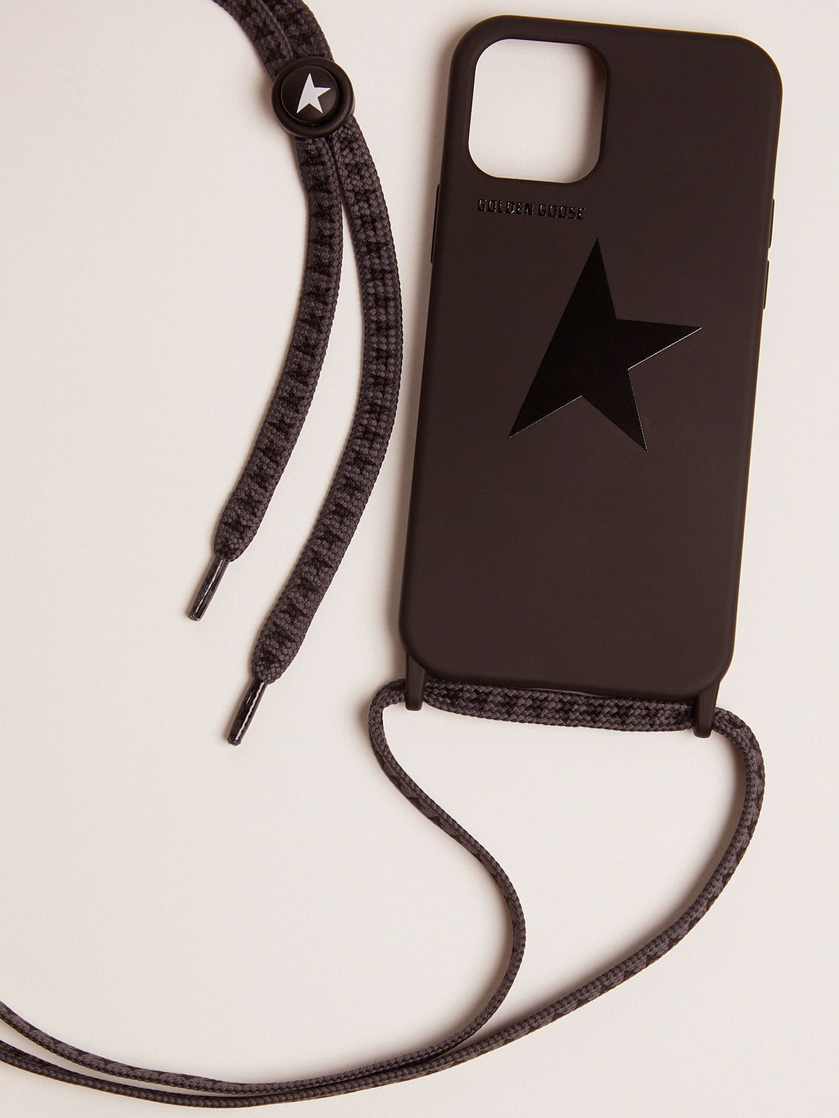 Lada Madison troosten Black case for iPhone 12 and 12 Pro with tone-on-tone star | Golden Goose