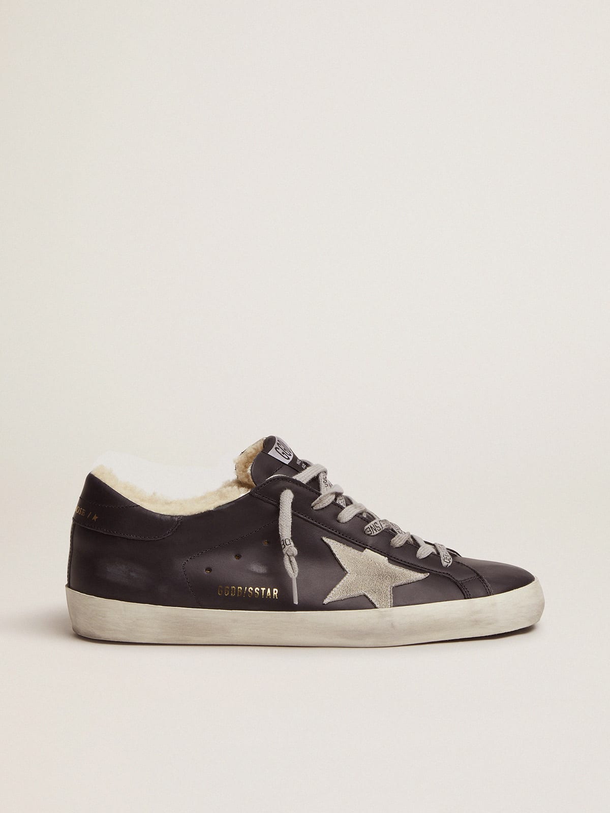 Golden goose superstar hot sale black and white