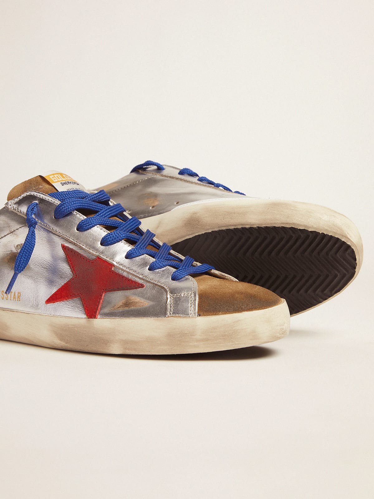 Golden goose sneakers hot sale red star