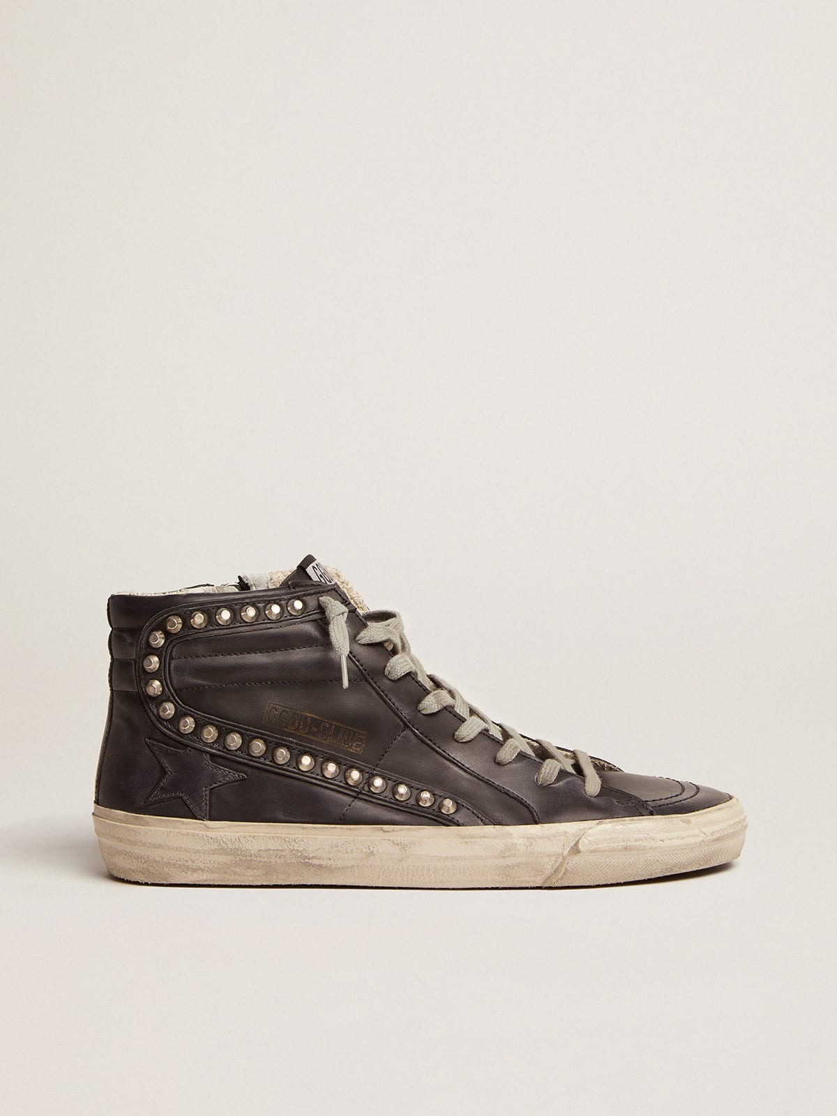 Golden Goose - Slide masculino preto com tachas aplicadas in 