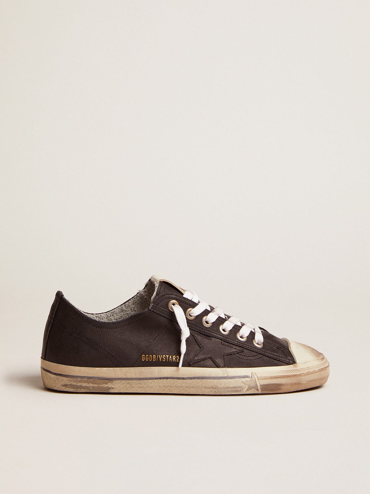 Golden Goose - Men's V-Star black leather with leather star in 