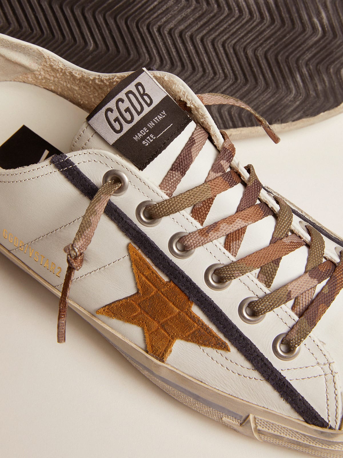 Golden Goose - V-Star LTD sneakers in white leather with crocodile-print suede star in 