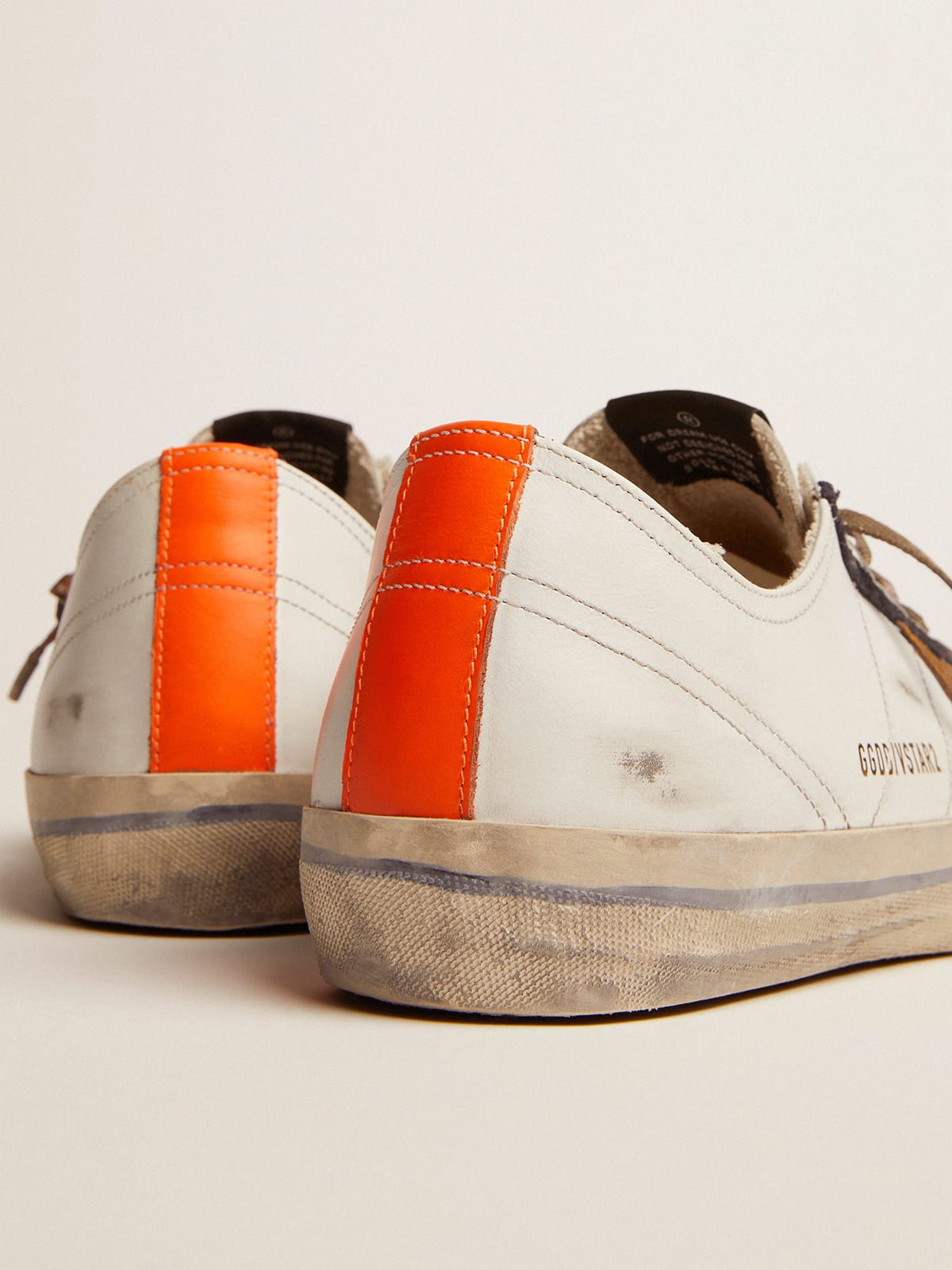 Golden Goose - V-Star LTD sneakers in white leather with crocodile-print suede star in 