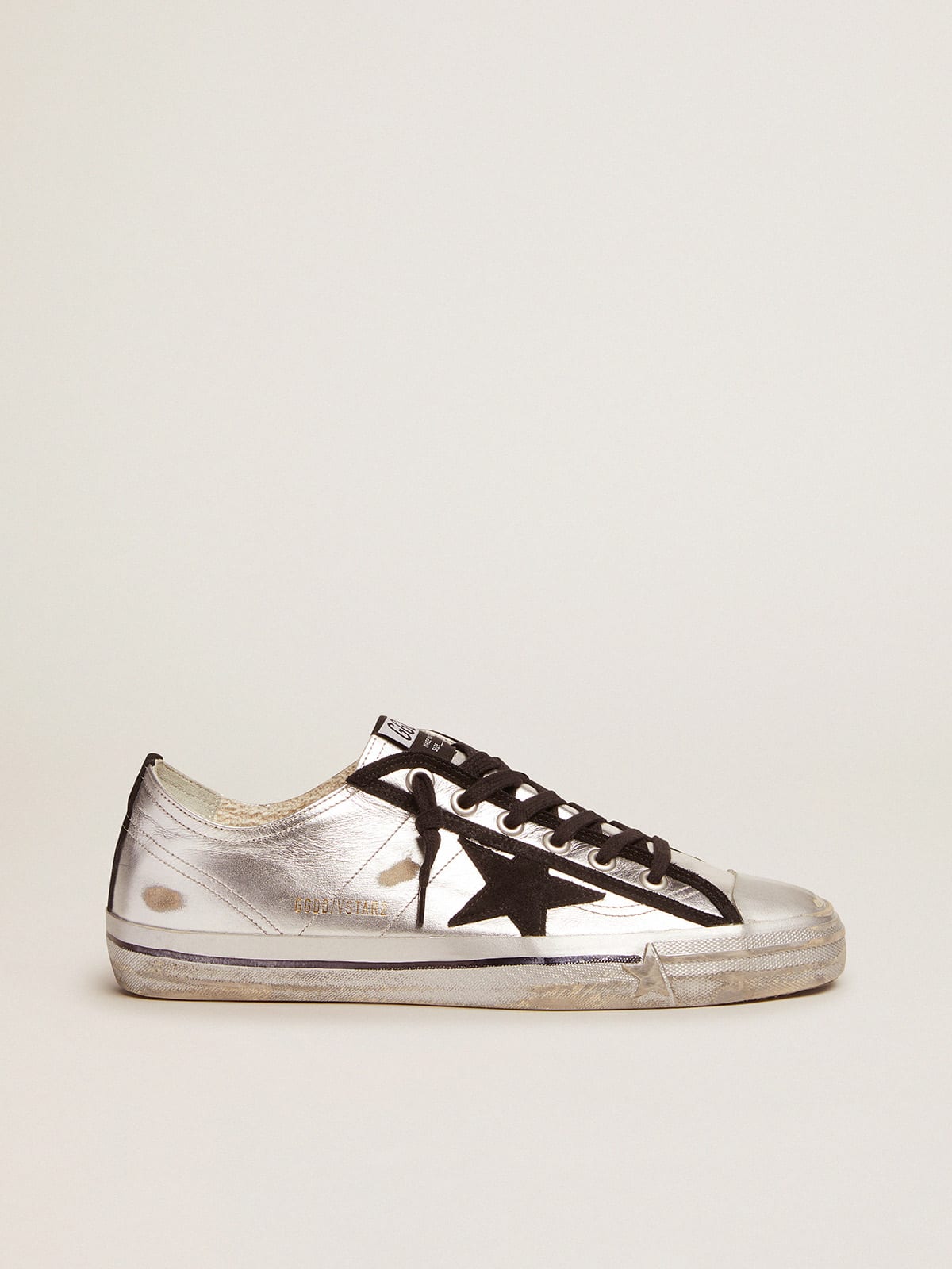 Golden Goose - V-Star sneakers in silver laminated leather with black suede details in 