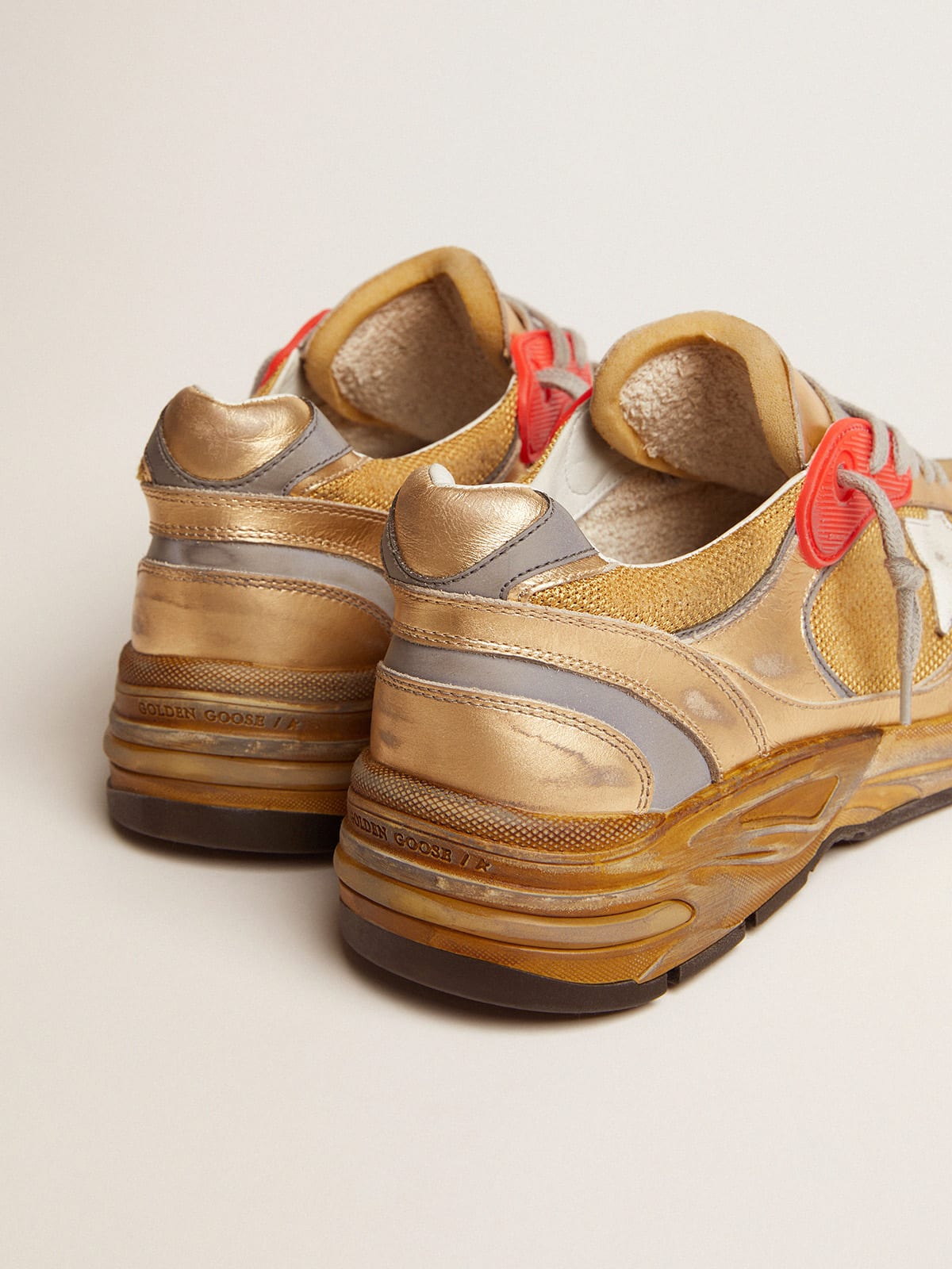 Golden Goose - Sneakers Dad-Star dorées avec finitions effet usé in 