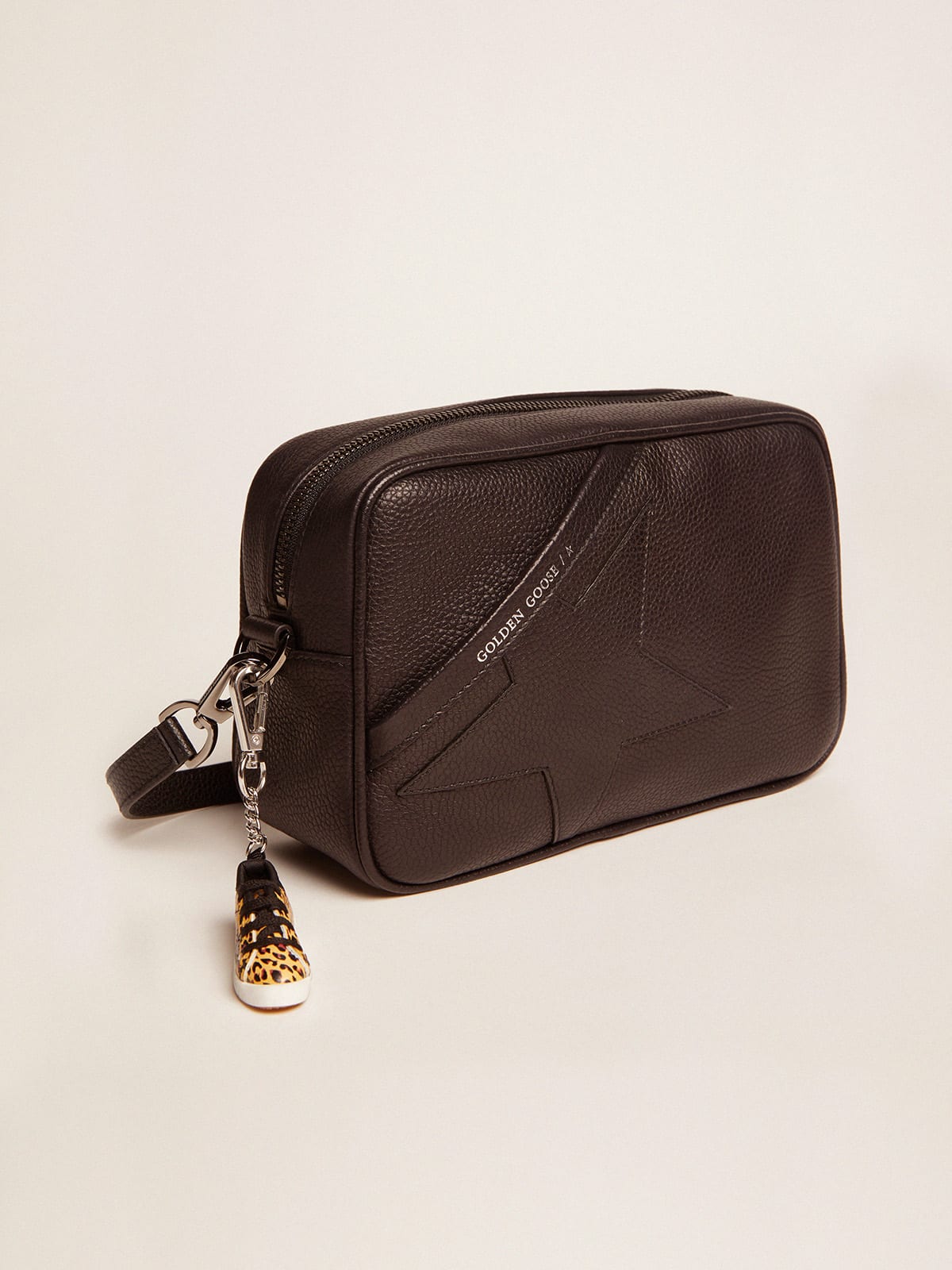 Golden Goose - Black Star Bag made of hammered leather in 