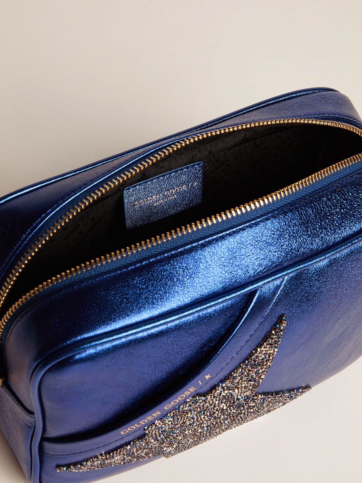 Golden Goose - Borsa Star Bag in pelle laminata blu con stella Swarovski in 