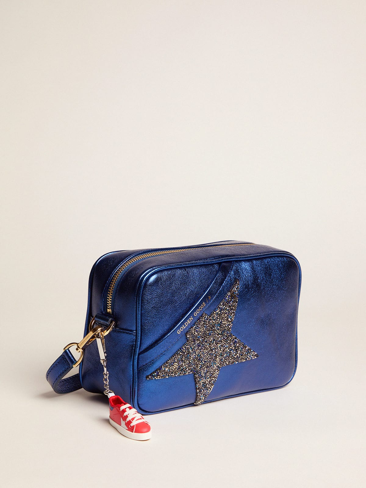 Golden Goose - Borsa Star Bag in pelle laminata blu con stella Swarovski in 