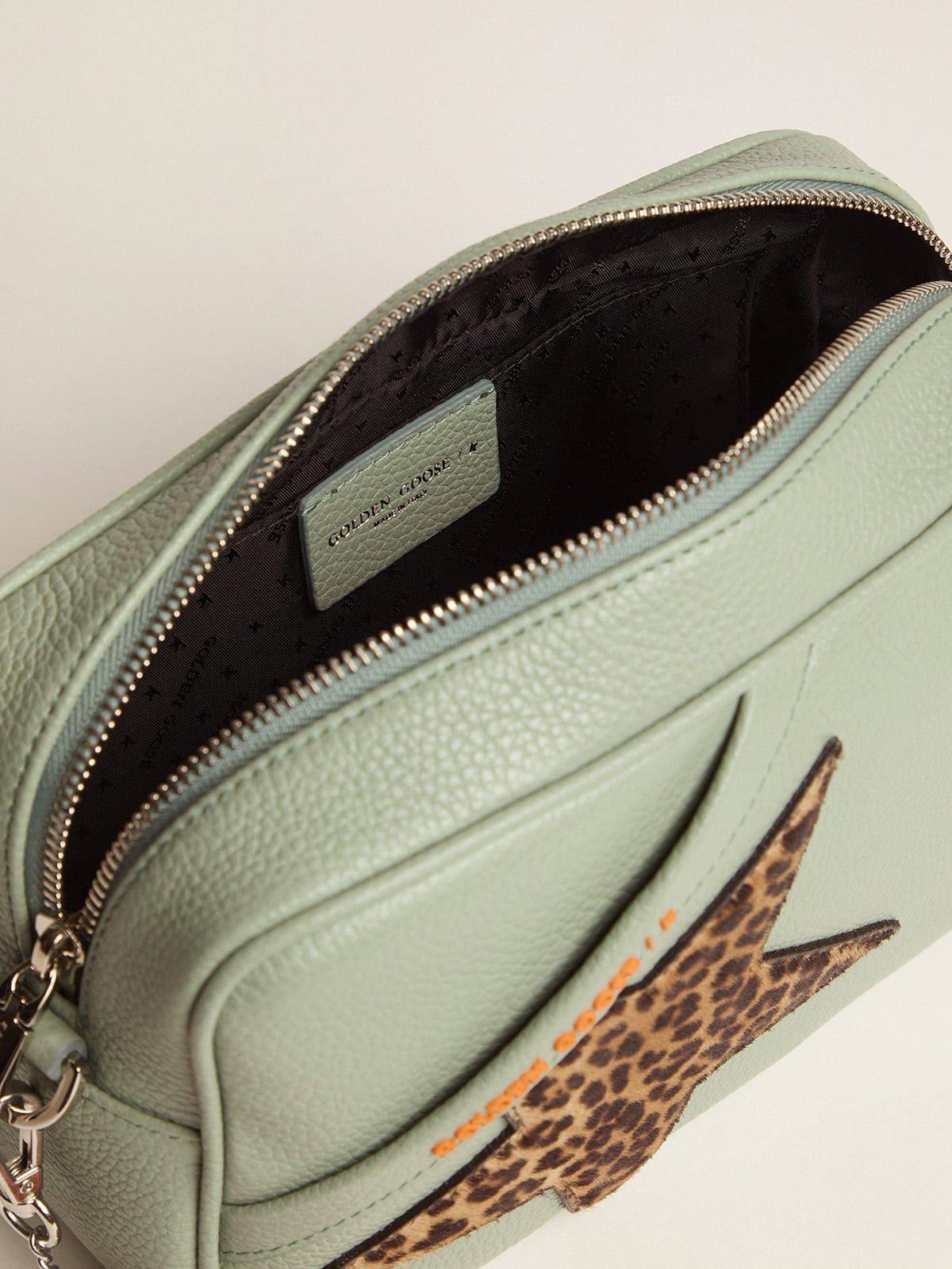 Golden Goose - Sac Star Bag sauge avec étoile en cuir façon poulain à imprimé léopard in 