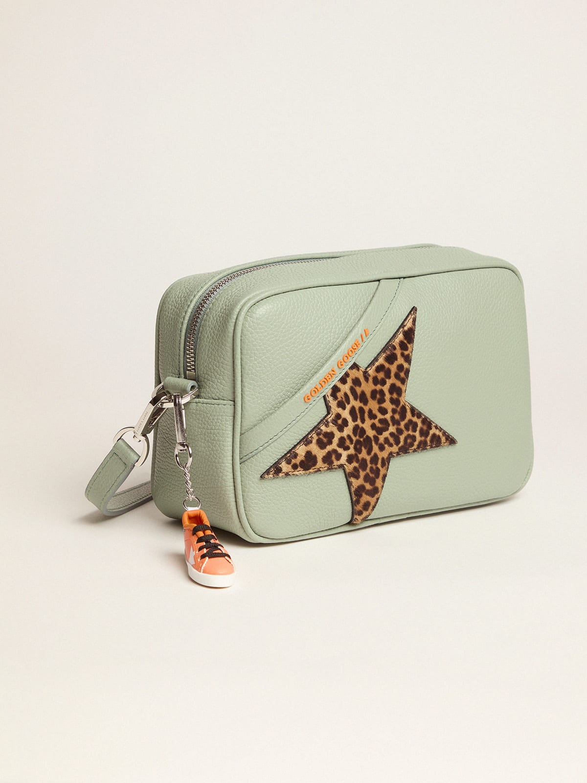 Golden Goose - Sac Star Bag sauge avec étoile en cuir façon poulain à imprimé léopard in 