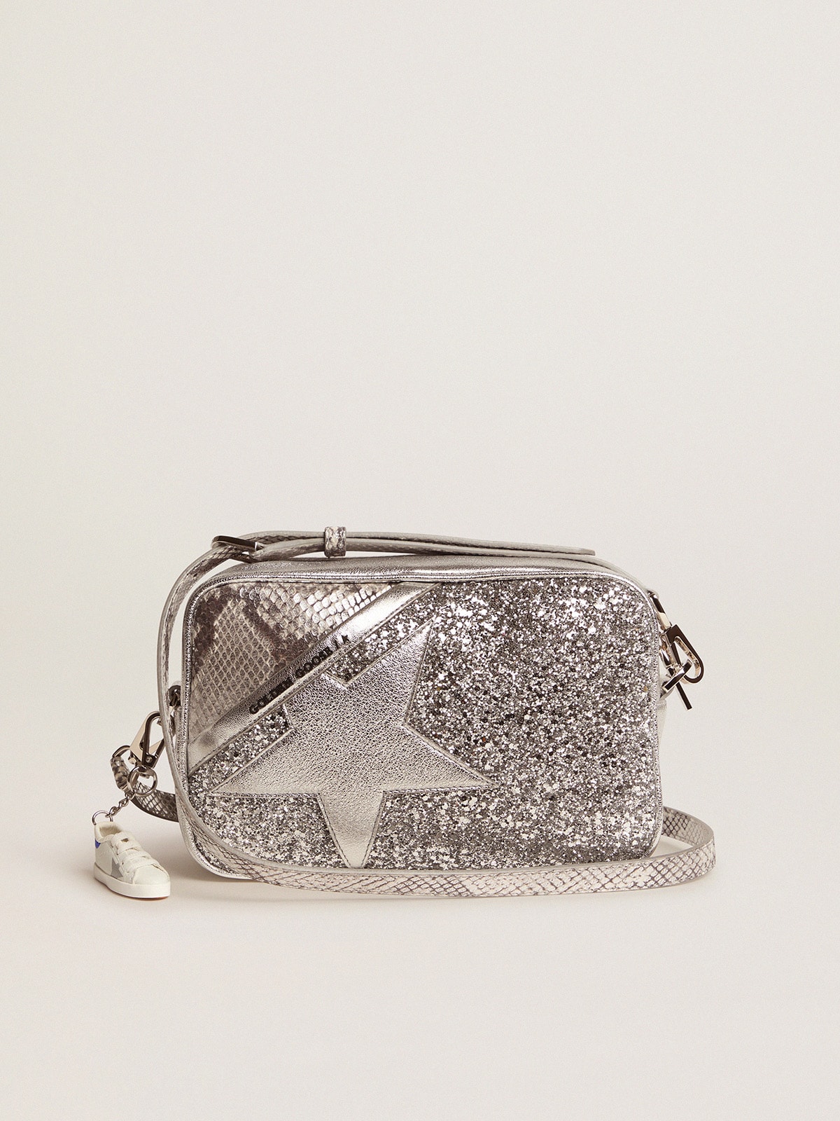 Golden Goose - Tasche Star Bag aus silberfarbenem Leder mit Pythonprägung und Glitzer in 