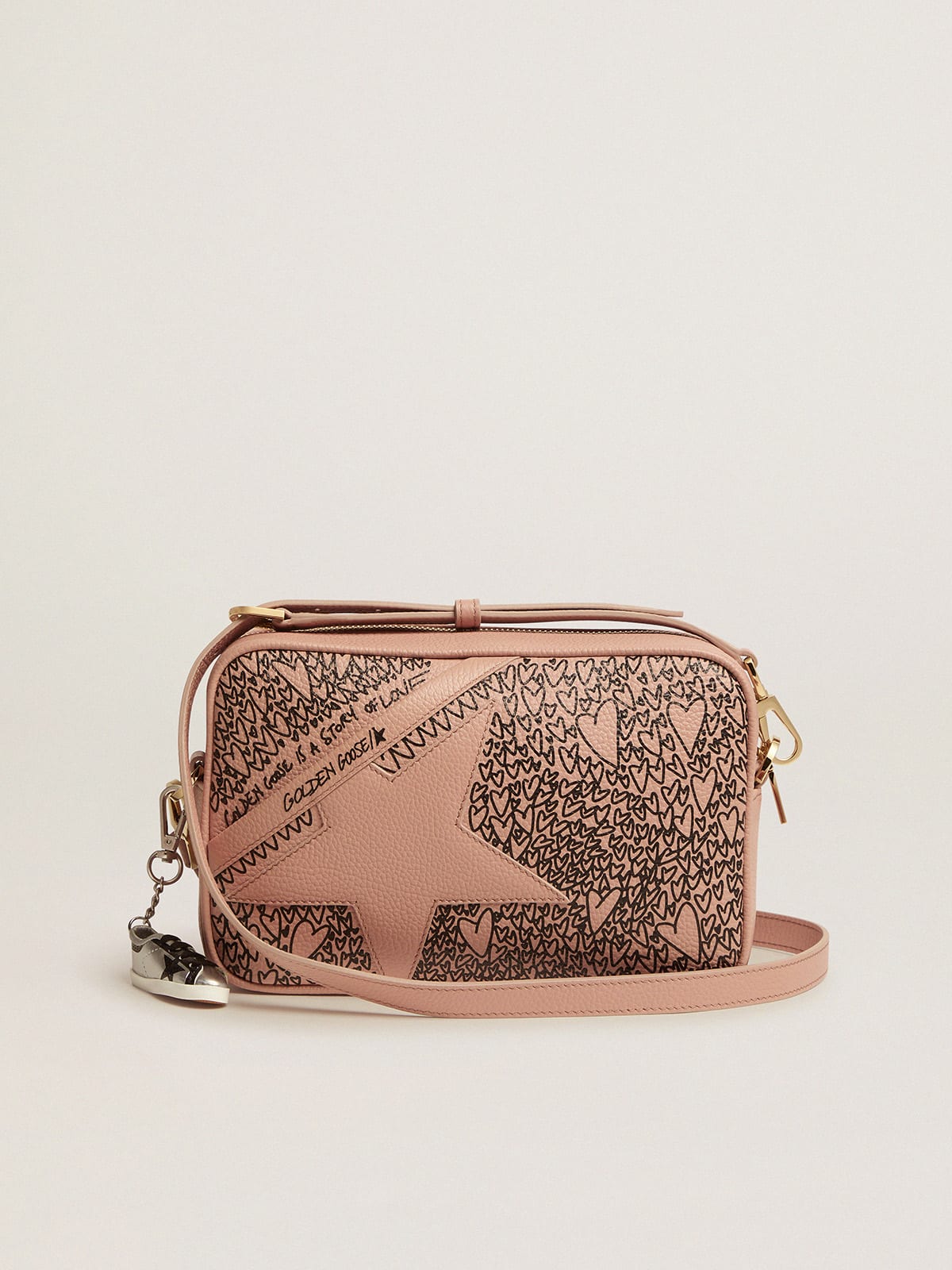 Golden Goose - Sac Star Bag nude en cuir martelé avec motifs thème Love in 