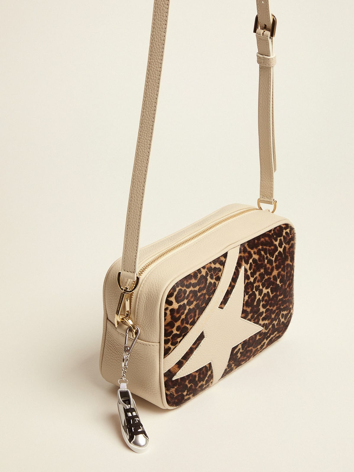 Golden Goose - Sac Star Bag blanc cassé avec empiècement en cuir façon poulain à imprimé léopard     in 