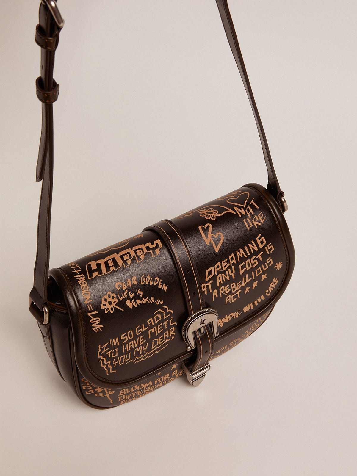 Golden Goose - Sac Rodeo Bag moyen en cuir noir avec inscriptions contrastées in 