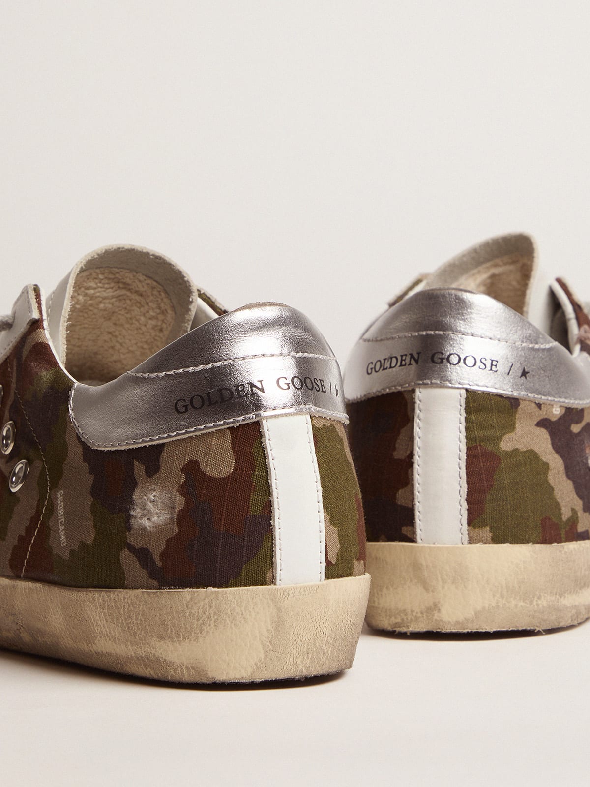 Golden Goose - Super-Star sneakers with camouflage pattern and fuchsia star in 