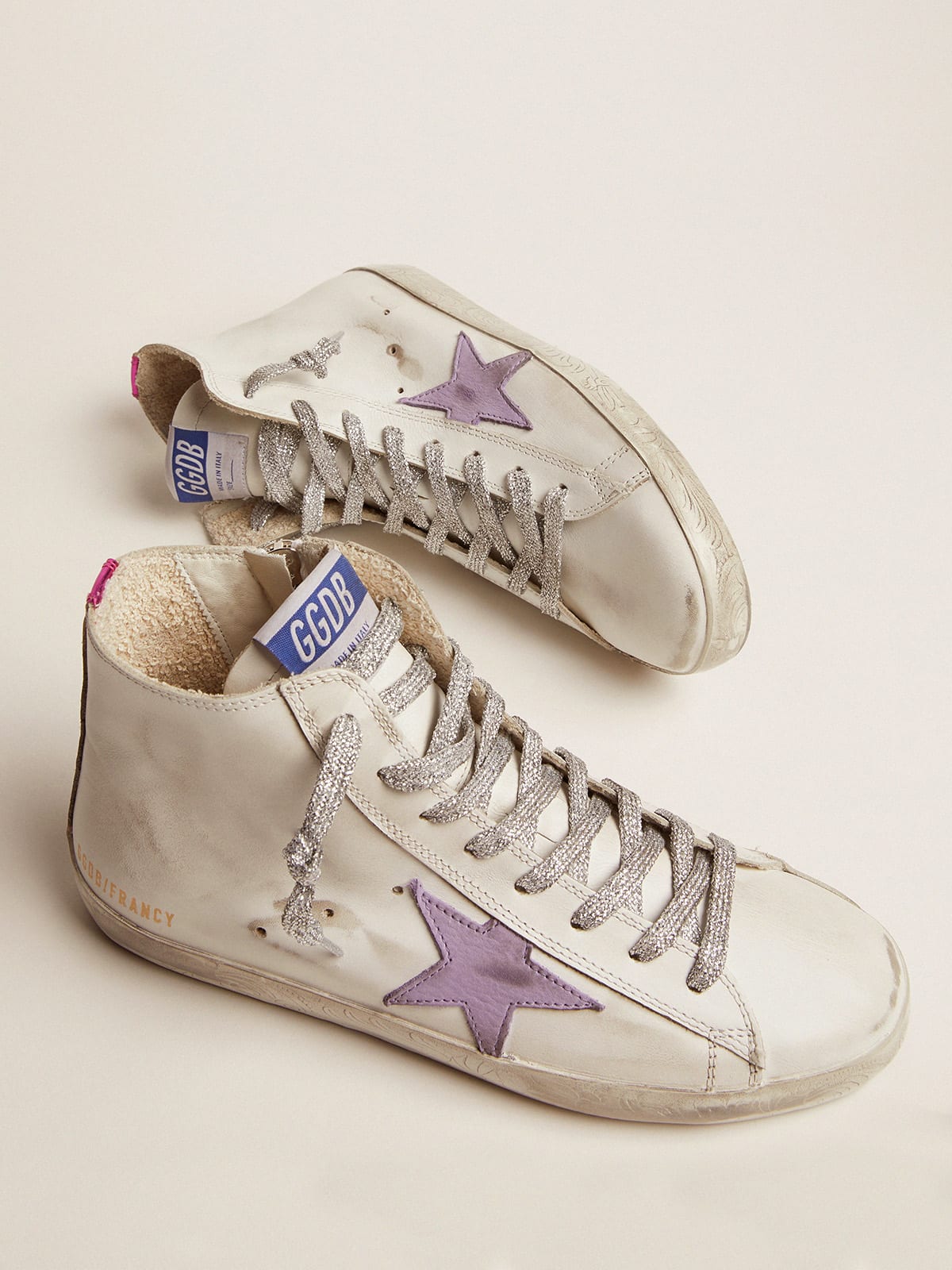 Francy sneakers with foxing with floral decorations and lavender-colored  star