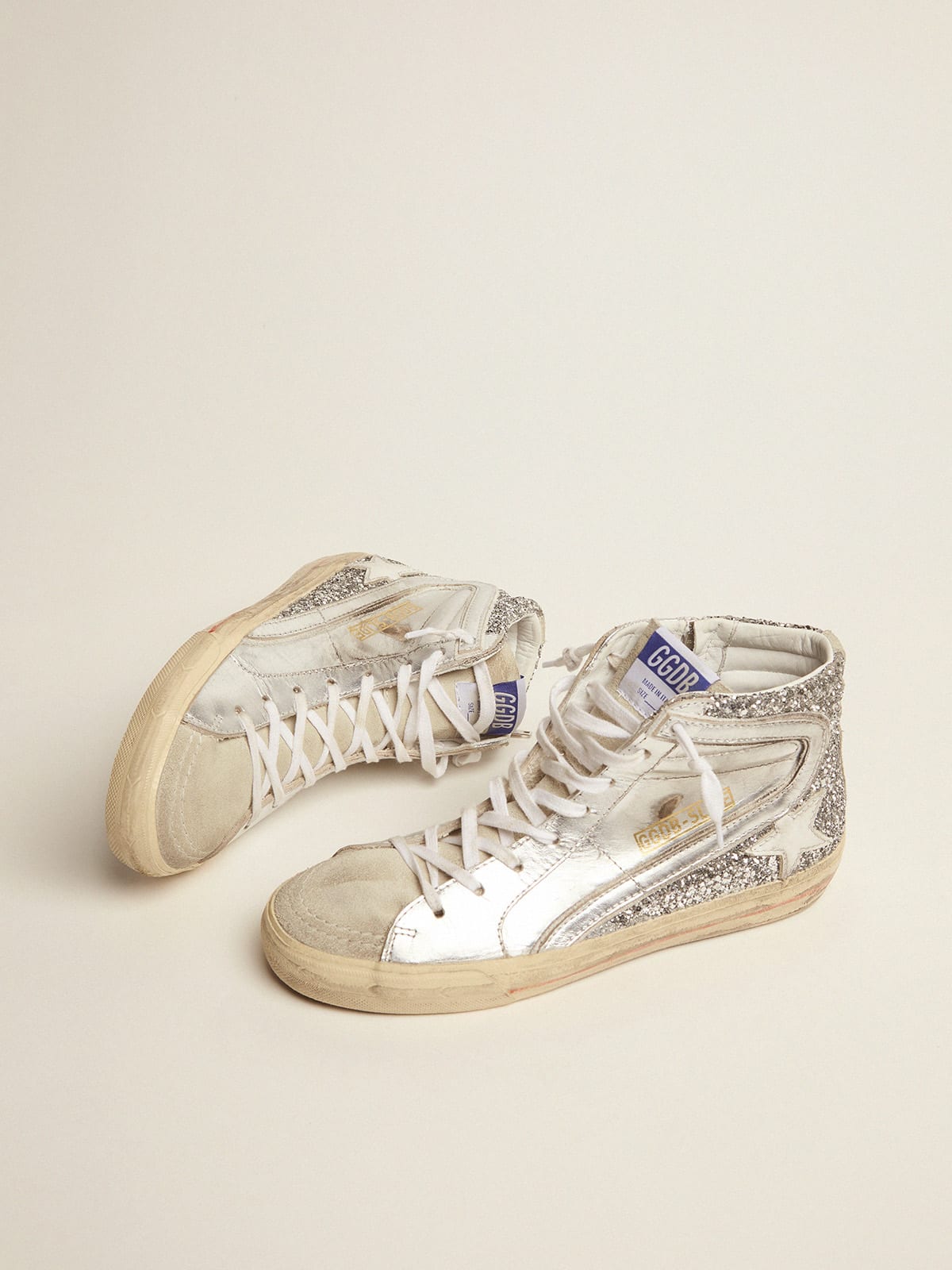 Golden Goose - Sneaker Slide mit Schaft aus Metallic-Leder und Silberglitzer in 