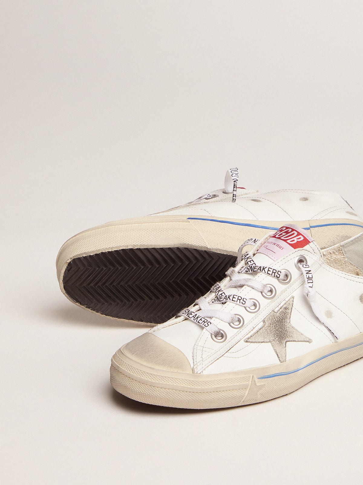 Golden Goose - Sneakers V-Star en cuir blanc avec bande pailletée in 